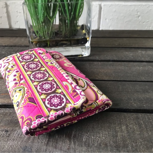 Vera Bradley Very Berry Paisley Euro Wallet Pink Floral Small - Picture 3 of 9